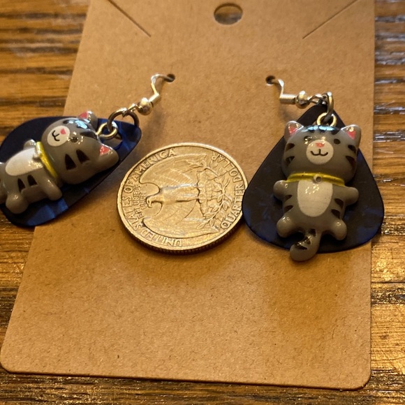 Handmade cute cat 🐈‍⬛ earrings on a guitar pick. - Picture 4 of 4